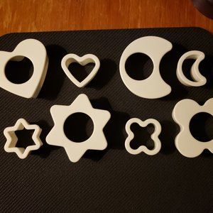 NWT Tupperware 8-in-1 Cookie Cutters